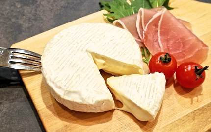 JAMÓN Y QUESO ハムとチーズ