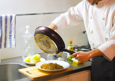 貴方のご自宅でシェフが腕を振るいますへ