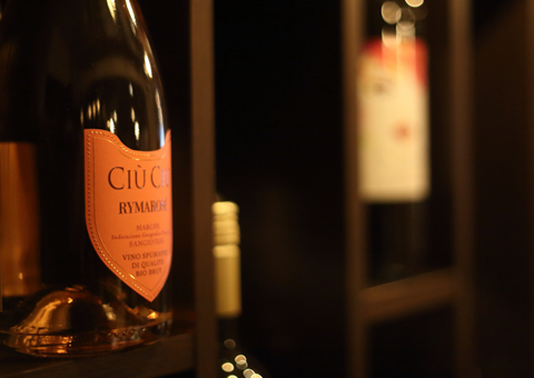 世界各国の60種類のワインへ