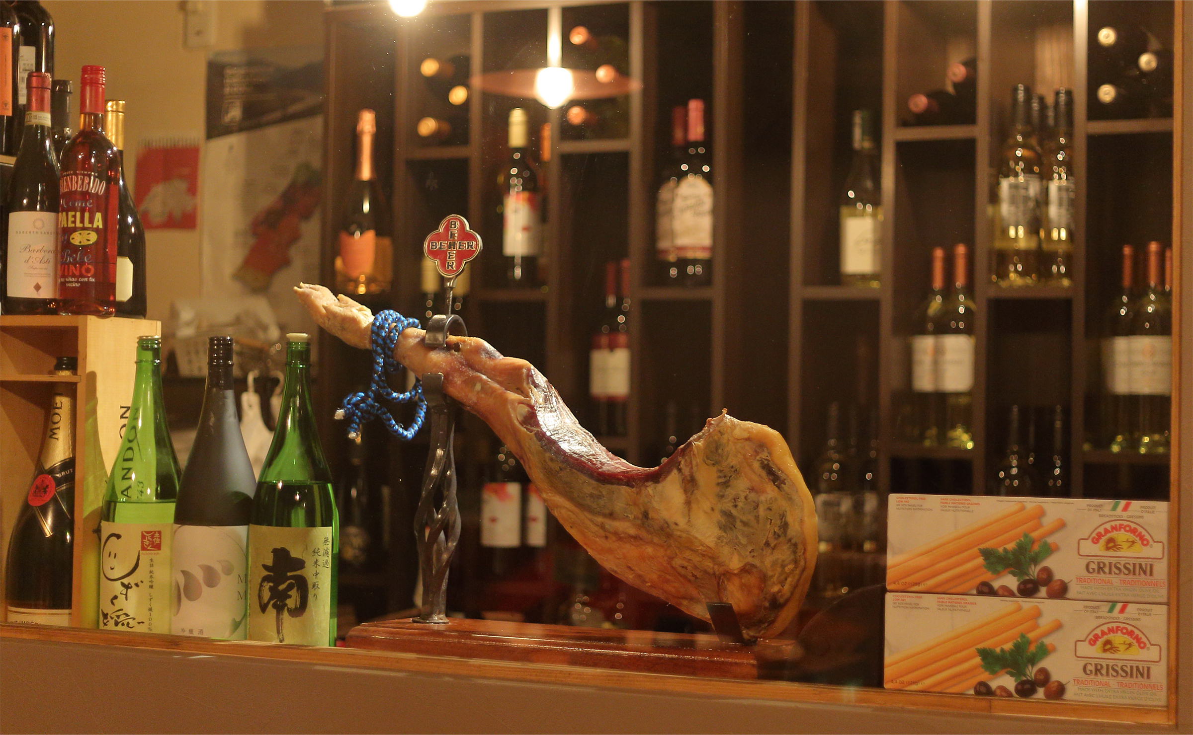 お好きなワインを!!!!原木の生ハムと楽しむ